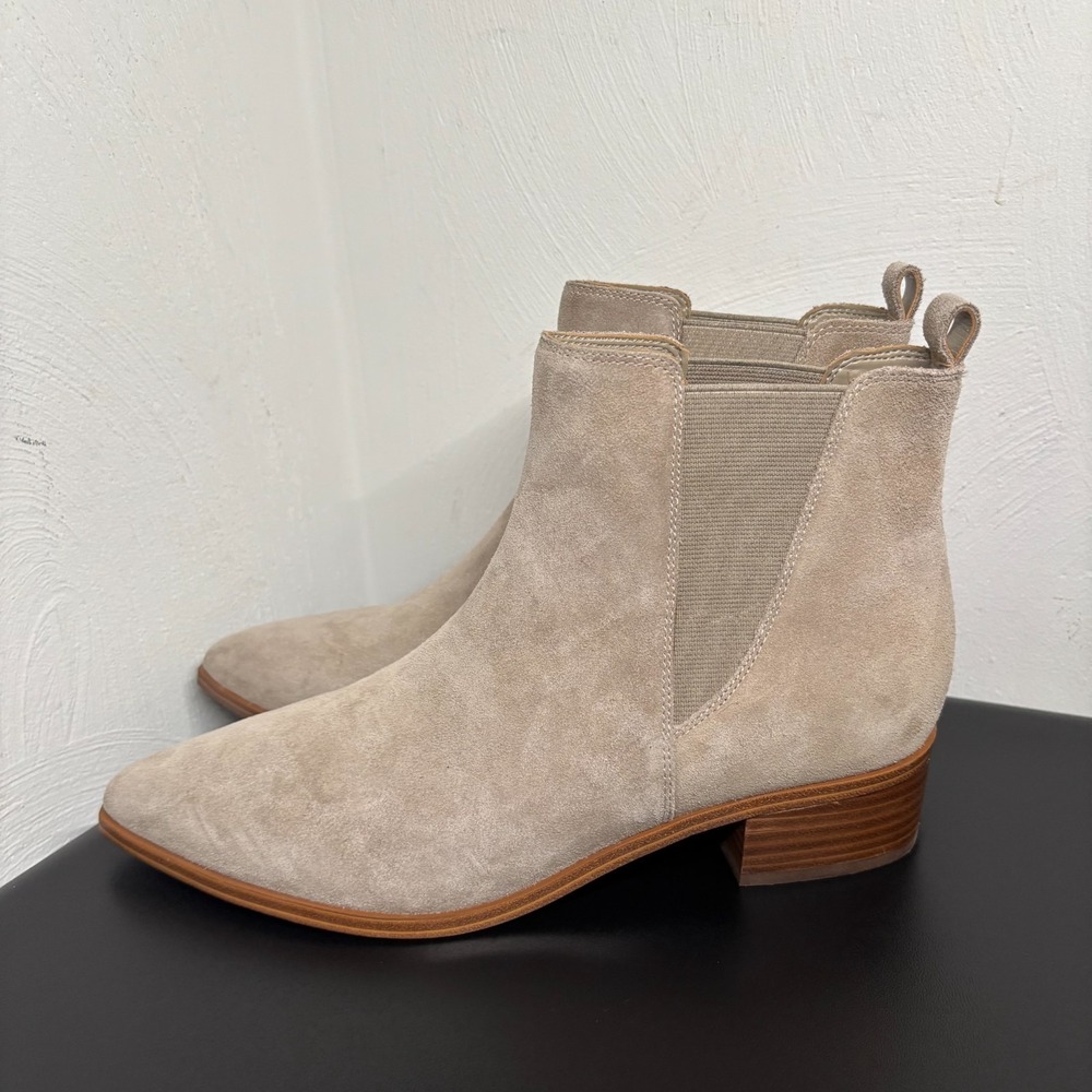 Marc Fisher‎ Women's Yikalo Suede Leather Chelsea Bootie Taupe Size 9M Casual